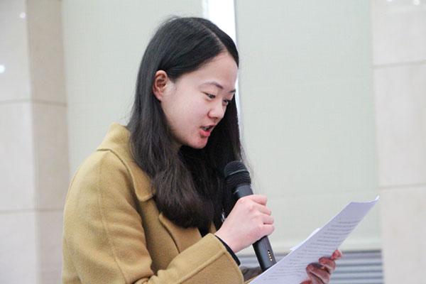 拉薩廣播電臺(tái)記者提問(wèn).jpg