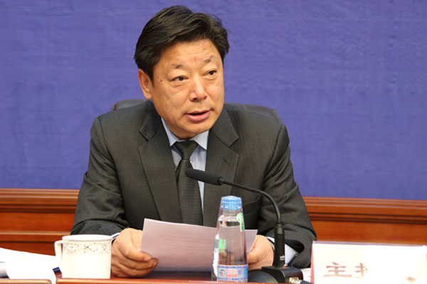 主持人：區(qū)黨委宣傳部巡視員、政府新聞辦主任晉美旺措.jpg