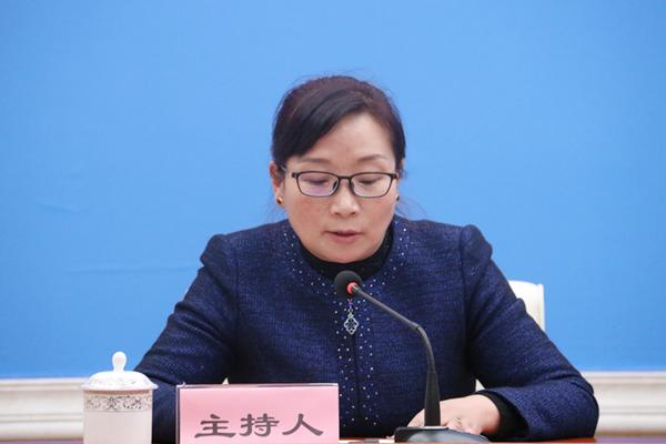 主持人：區(qū)黨委宣傳部副部長(zhǎng)、區(qū)政府新聞辦主任 德吉卓嘎.jpg