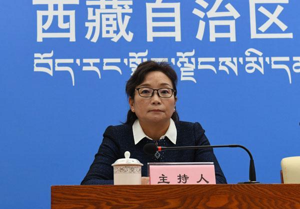 主持人：區(qū)黨委宣傳部副主任、政府新聞辦主任 德吉卓嘎.jpg